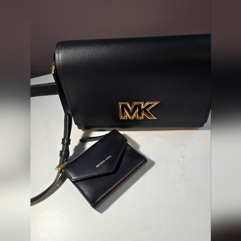 Michael Kors Black Crossbody Bag Sleek Design With Wallet